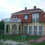 Apartment Lizi Apartman *