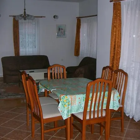 Apartament Lizi Apartman *