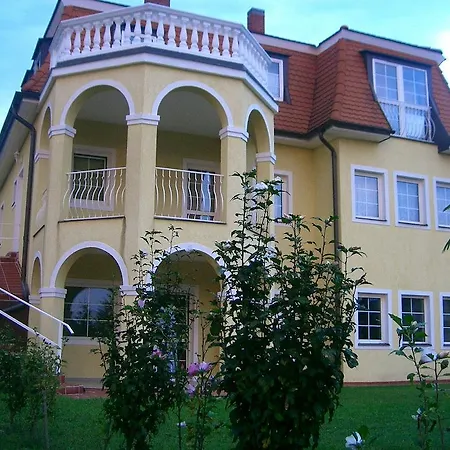 Apartamento Lizi Apartman Hévíz