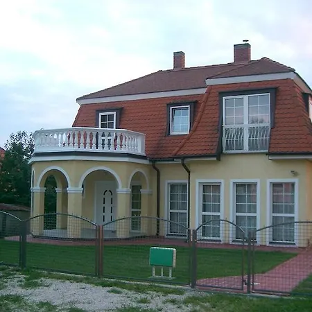 Apartament Lizi Apartman *