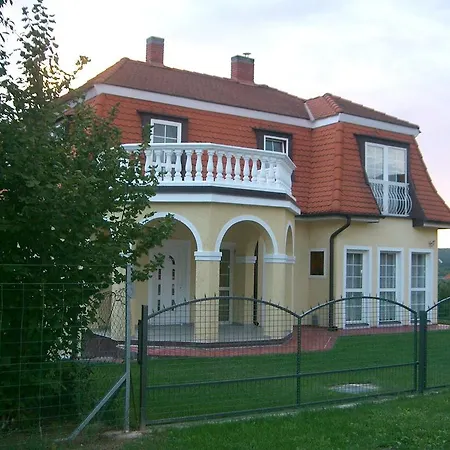 Lägenhet Lizi Apartman